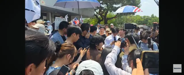 장동혁 대표님이 맞잖아
국민들의 편에 서서  올림픽공원 지키겠다고 하심
장동혁 대표님을 지켜야  국민을 지킬수있다
