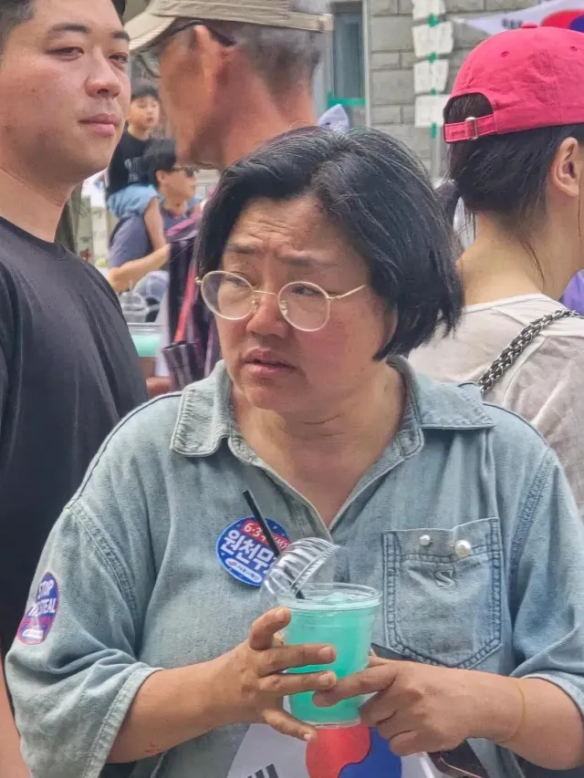 한노총 쁘락치 아줌마  신상 공개 
 이름 ;전소영 
 출생년도 ;1968년  5월생 
 가족 ; 미혼  시어머니 치매 
  그외는 전부 싹다 