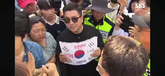 김현태단장님이 게이트별로 지키는 대표자가 있다고 말씀하시네요?????ㅠㅠㅠ 🥵🥵🥵 이번 집회는 개인이 자발적으로 모인 집회라면서 대표라니요