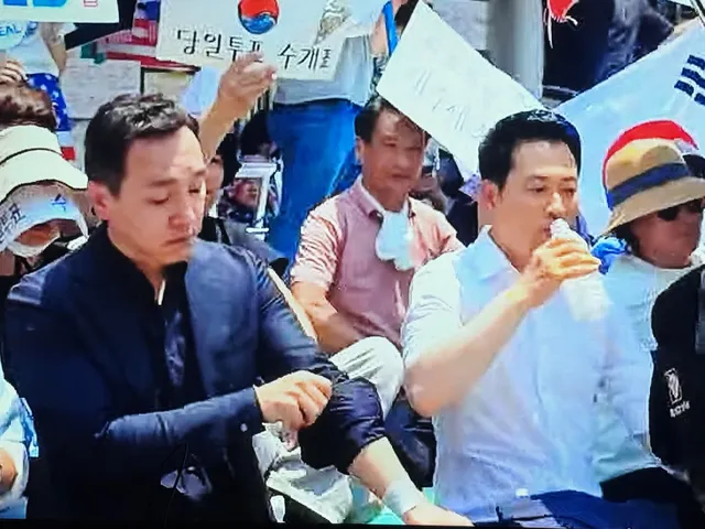 와...!!!!! 전달 됐다!!!!!!!!
민수 위원님 팔에 붙이심 ㅜㅜ