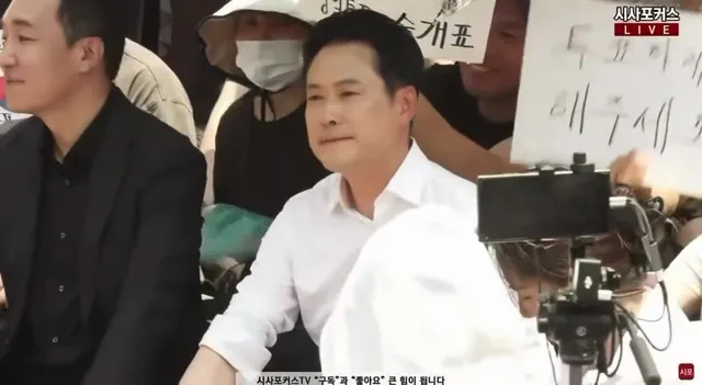 지선 전 날 자정까지 지원유세
지선 당일 본투표하러 새벽 4시
충남 고향 투표소에서 투표 후,
종일 선거 독려 방송 출연
송파 투표용지 부족 사