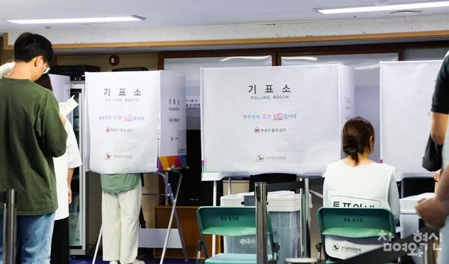 "선거 업무는 100점 아니면 0점" 노동자가 말하는 선거

[리포트] 선거를 만드는 노동누군가에겐 절박한 바람, 누군가에게는 기회. 공직선거는