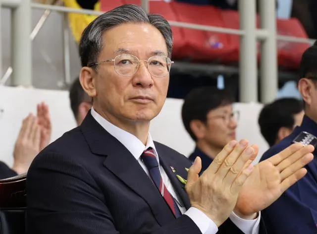 정성호, 잠실 투표소 봉쇄 시위에 "사적 검문, 현행법상 처벌 대상"

정성호 법무부 장관이 6·3 지방선거 투표용지 부족 사태로 촉발된 잠실 