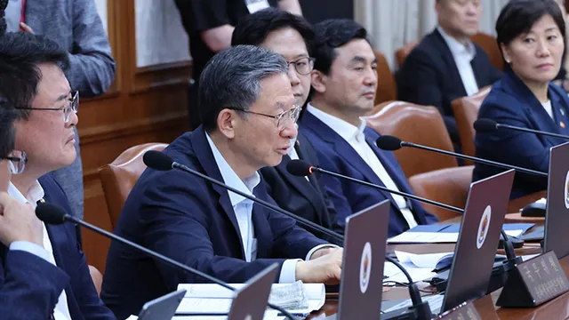 정성호 법무장관 "올림픽공원 사적 검문·감금은 현행범 처벌 대상"

정성호 법무장관 "올림픽공원 사적 검문·감금은 현행범 처벌 대상"정성호 법무
