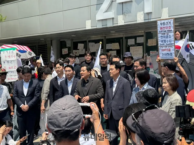 장동혁 "대표 선수 대회 못 나가면 명분 없다" … 시민들에 협조 요청

6·3 지방선거 투표용지 부족 사태로 촉발된 잠실 개표소 앞 시위가 1