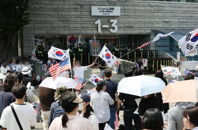 올림픽공원 시위 장기화에 페스티벌 '직격타'…"장소 일부 변경"

올림픽공원 시위 장기화에 페스티벌 '직격타'…"장소 일부 변경", 김수영 기자