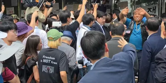 올공 지금 자혁애들 또 와서 꺵판치는중

공중파에서 들어갈때 같이 라이브도 해주겠다는데됴 병신처럼 
깽판쳐서 지금 진행이 안되는중

진짜 자혁 
