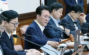 金총리, 잠실 시위대 민간 출입제한에 "일벌백계 대응"

김민석 국무총리는 16일 6·3 지방선거 투표용지 부족 사태와 관련해 잠실 개표소 인근