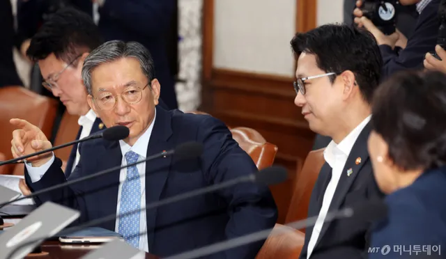 정성호 "올림픽공원 사적 검문·감금은 명백한 불법…현행범 처벌 대상...

서울 잠실 올림픽공원 핸드볼경기장에서 6·3 지방선거 투표용지 부족 