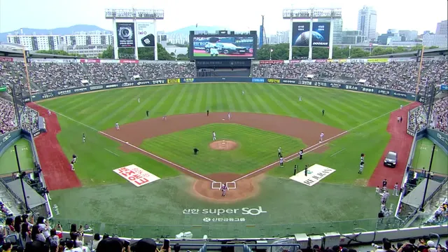 잠실야구장에 뱀파이어의 등장이라... 5시 경기 시구 모음⚾ | 엔하이픈, 여자 야구 국가대표 김현아, 아홉 시구 | 6.14 | 크보모먼트 |
