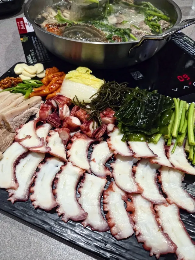 야구 없는 날 '잠실새내'🤭
#자유남편 #돌문어 #가브리살수육 #잠실새내맛집