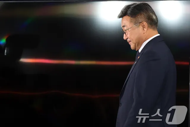 담화문 발표 마친 윤호중 장관

(서울=뉴스1) 김명섭 기자 = 윤호중 행정안전부 장관이 16일 오후 서울 종로구 세종대로 정부서울청사에서 국민