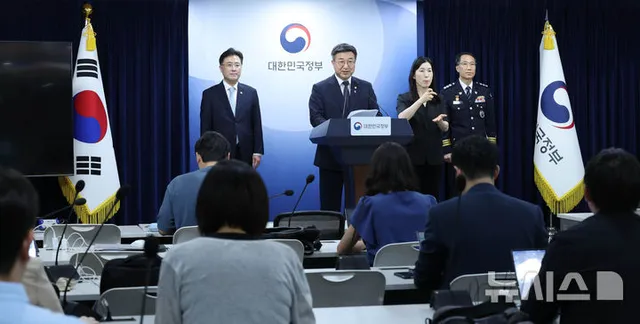 윤호중 장관, 국민참정권 침해·잠실 개표소 시위 관련 대국민 담화문 ...

[서울=뉴시스] 조수정 기자 = 윤호중 행정안전부 장관이 16일 오