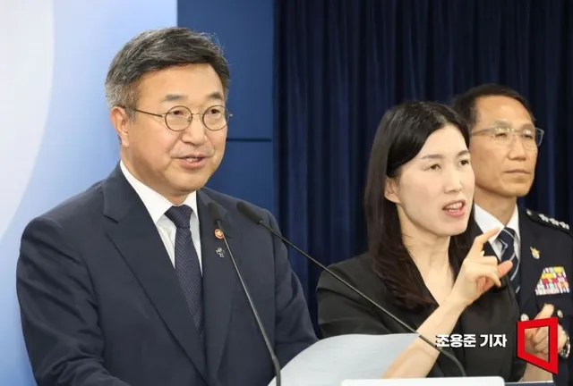 [포토] 잠실 개표소 집단시위 관련 대국민 담화문 발표

윤호중 행정안전부 장관이 16일 서울 종로구 정부서울청사에서