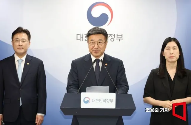[포토] 대국민 담화문 발표하는 윤호중 장관

윤호중 행정안전부 장관이 16일 서울 종로구 정부서울청사에서