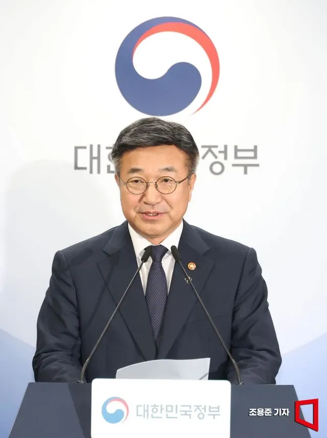 [포토] 잠실 개표소 집단시위 관련 대국민 담화문 발표

윤호중 행정안전부 장관이 16일 서울 종로구 정부서울청사에서