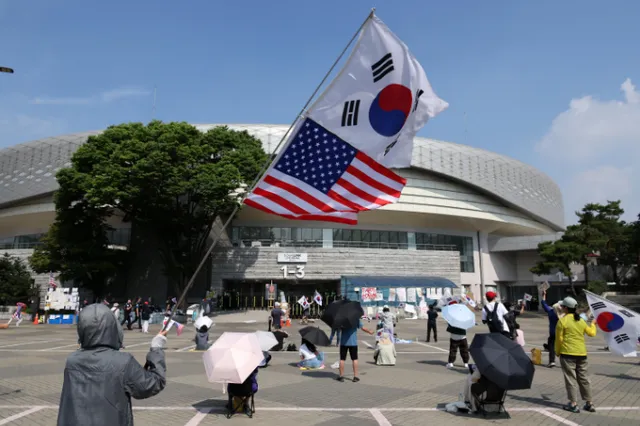 윤호중, 잠실봉쇄시위 불법 행위에 "끝까지 추적, 책임 묻겠다"

정부가 '올림픽공원 개표소 봉쇄 시위' 현장에서 벌어지는 불법 행위에 대해 "