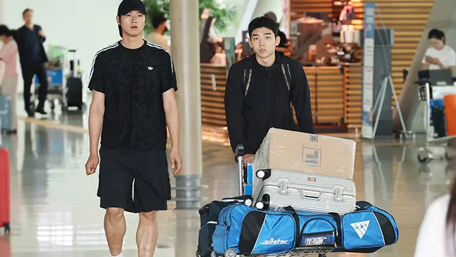 '봉쇄 시위'에 펜싱 대표팀, 결국 남의 장비 빌려 아시아선수권 출전

'봉쇄 시위'에 펜싱 대표팀, 결국 남의 장비 빌려 아시아선수권 출전6·
