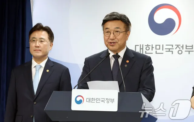 정부·경찰 "합법적 '올공 시위' 존중…불법 범죄행위엔 강력조치"(종합...

행안·법무부 대국민 담화…"중대 범죄행위는 결코 용납 안돼" 유재