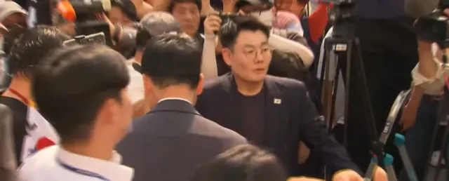 올공 실시간 체육회 관계자 철수시킴
장동혁 대표가 방금 철수 시켰다고 발표함

조심해라 곧 해산당할수도 있으니 현장있는분들은 제발 꼭 조심하시길