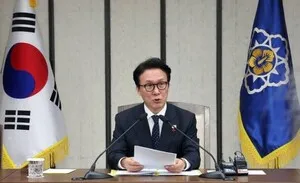 金 총리-윤 장관 "잠실 사적 검문, 중대 범죄…일벌백계 단호대응"

6·3 지방선거 투표용지 부족 사태로 촉발된 서울 잠실 올림픽공원 개표소 
