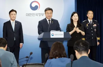 국민참정권 침해와 서울 잠실 개표소 인근 집단시위 관련 대국민 담화문...

윤호중 행정안전부 장관이 16일 오후 서울 종로구 정부서울청사에서 