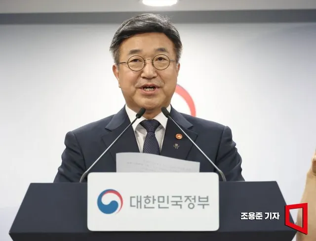 [포토] 잠실 개표소 집단시위 담화문 발표하는 윤호중 장관

윤호중 행정안전부 장관이 16일 서울 종로구 정부서울청사에서