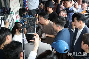 [잠실 참정권 집회] '투표지 부족' 올림픽공원 대치 합의안 결국 불발

[천지일보=홍보영 기자] 6.3 지방선거 투표용지 부족 사태로 촉발된 