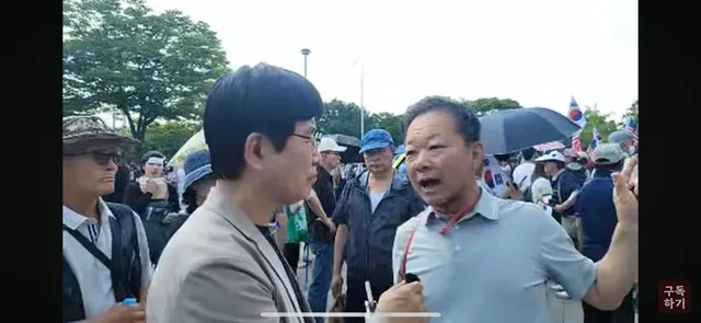 이영돈 PD 유튜브를 보면 전문가 한분이 명쾌히
설명중. 체육 관 안으로 들어갈 법적 명분이 없다고 합니다. 법원의 영장 외에는 불법. 공직선거
