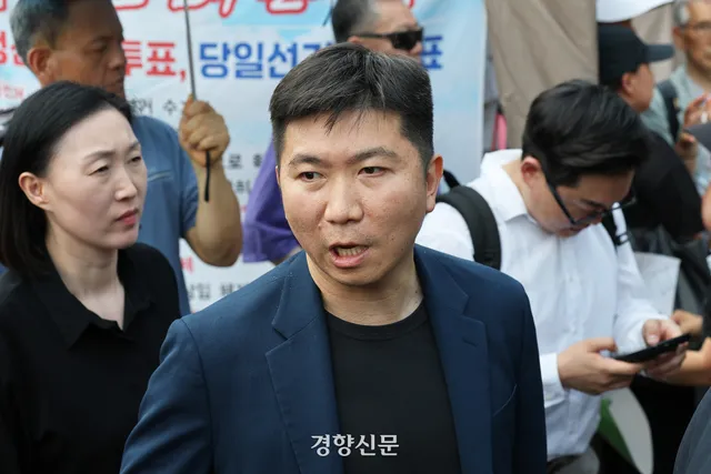 [사설]펜싱 대표팀이 칼 빌려 출국, 개표소 무법천지 더 방치 안 된다

펜싱 국가대표 선수들이 서울 잠실 개표소(올림픽공원 핸드볼경기장) 봉쇄