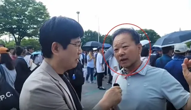 현재 이영돈PD 라이브 방송에 등장해
 이 사람이 도대체 누군데 경기장 내부로
 절대 들어가면 안된다고 하는거지? 해서 찾아봤습니다.

전 건국