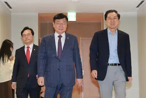 정점식, 5선 의원들과 오찬…"당 쇄신·변화 필요" 한목소리

정점식 국민의힘 원내대표는 16일 당 소속 5선 의원들과 오찬하며 당의 통합과 쇄