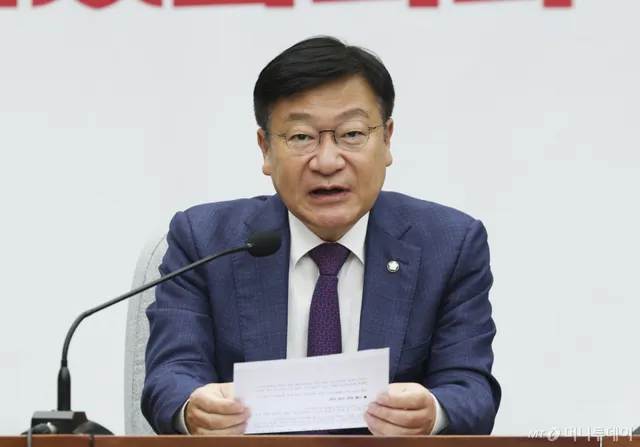 국민의힘 "서울경찰청 경비부장이 '항의 방문' 보좌진에 폭력…법적 대...

국민의힘이 '잠실 개표소 봉쇄 시위'와 관련해 서울경찰청에 항의 방