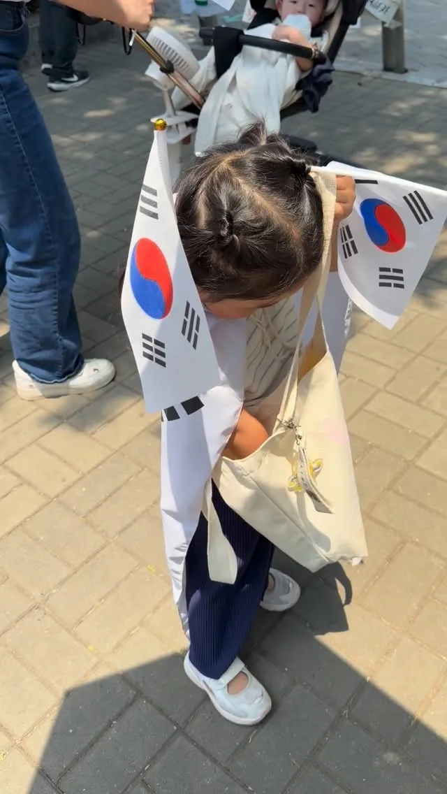 며칠전 올공 다녀오고
주변에서 먹을거를 계속 챙겨주셔서
이번엔 아이와 요깃거리를 챙겨서 다녀왔습니다.
(아이가 재선거 외치러 가자고 가서 먹을거