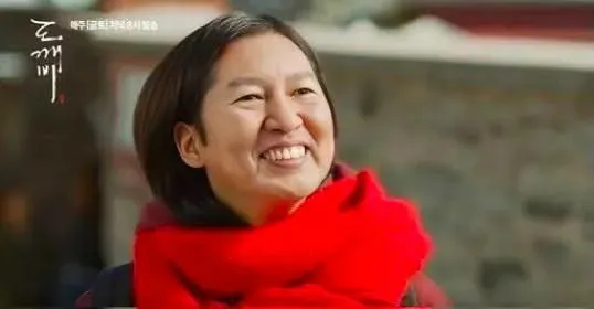 ㅋㅋㅋㅋㅋㅋㅋㅋ 
플로깅 하려고 봉투 챙긴 줄 알았는데

태극기만 덜렁 챙겨와서 …

볼볼 혼자 돌아 다니다 갈게요 …