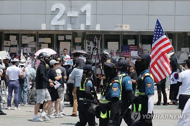 경찰, '취재진 폭행' 잠실 시위자 1명 특정…"출석 요구"

(서울=연합뉴스) 조현영 기자 = 경찰이 6·3 지방선거 개표 상황을 취재하던 기