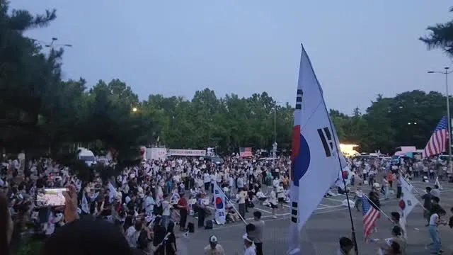 실시간))
PM 8시 

사실 체력 이슈로 
오늘은 집에 가서 쉬려고 했었는데
한끼도 안 먹고 급하게  올공에 도오챡
일하면서 중간중간 봐서 

