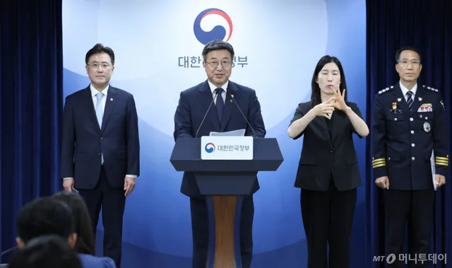 '잠실 시위' 장기화에 정부 대국민 담화문…"불법행위 엄정 대응"

정부가 잠실 개표소 집단 시위와 관련해 관계부처 대국민 담화문을 발표하고 시