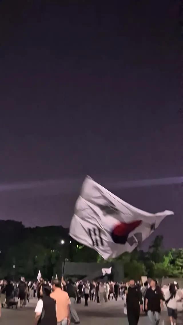 2026.06.16 21:20
걱정 많이하던 2-1 앞 실시간

대형 태극기 흔들어주시느라 고생중 🇰🇷
국민 고생 그만 시키고
대만식 수개표