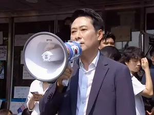 장동혁 "시민들과 함께 지킬 것"

(서울=국제뉴스) 구영회 기자 = 장동혁 국민의힘 대표는 "지금 시민들이 원하는 것은 경찰 강제 진압이 아니