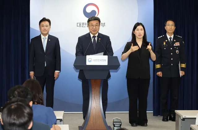 '올림픽공원' 집회 12일째…행안부 "참정권 집회 존중, 불법 행위는 엄...

'올림픽공원' 집회 12일째…행안부 "참정권 집회 존중, 불법 