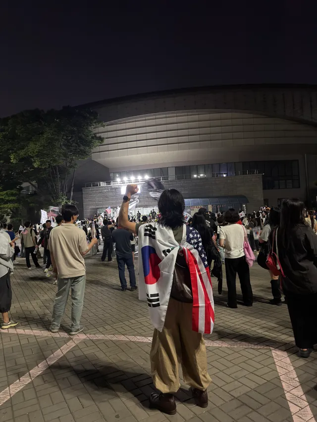 내가 알던 현실과 너무 동 떨어진 이야기라서 소름이 돋는다.
영화보다 더 영화 같은 세상.

그래도 진정한 자유가 있길 바라며
또 다녀옴 

#