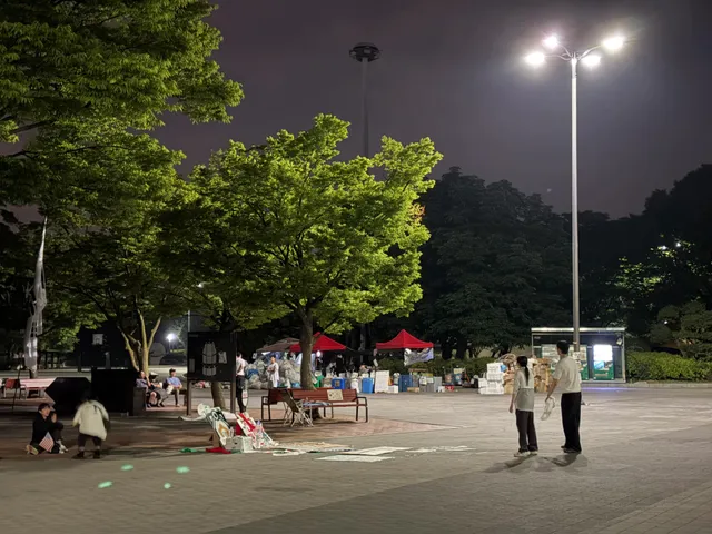 오늘은 내향인존 과감히 포기하고 2-1 분리수거존 봉사,,
내향인은 봉사하러 왔어요도 말도 제대로 못하고ㅠㅠ
엉엉 ㅠㅠㅠ 그래도 도움이 된거였으