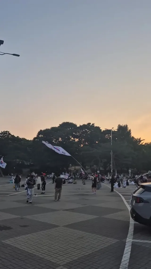 잠깐 눈붙힌다는게 3시간이나 자버림...
이렇게 새벽이도 지캬주시는분들이 많으심.