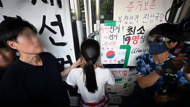 잠실 개표소 진입 홀로 막은 '올다르크' 누구?…경찰, 업무방해 수사

대한체육회 산하 체육단체들의 올림픽공원 핸드볼경기장 사무실 진입을 홀로 