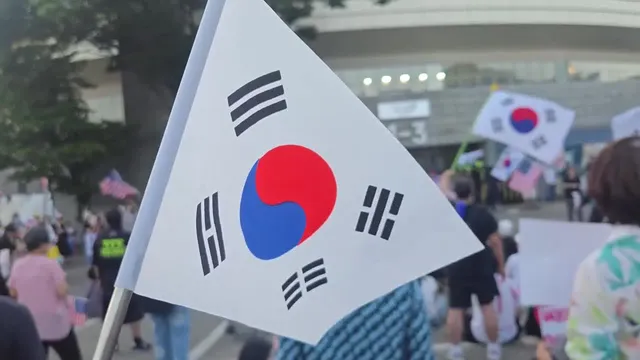 요즘들어 서울에 가고싶다는생각이 많이 든다..
아니 주변에 경기도라도.. 
주변에 좌파밭에 살려니 정신적으로 피폐해지는 느낌이다.
지난주에 가족