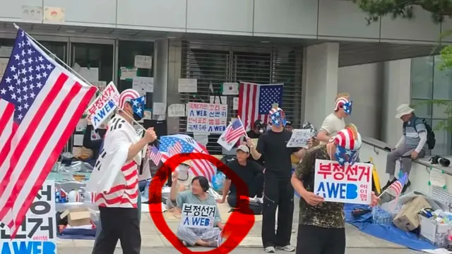 올공 2-1 현상황
이사람 다들 누군지 아시죠?
성조기팸 가면까지쓰면서 어필하죠?
잔다르크라는사람 이악물고 성조기 어필했죠?