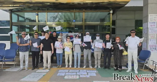 광주시민단체·호우친, 광주시선관위 앞서 ‘대한체육회·서울경찰청 규...

16일 오전 광주 서구 광주시선거관리위원회 앞에서 광주시민청년학생모임 