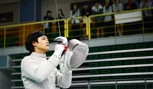 개표소 봉쇄에 펜싱 국대, ‘남의 칼’ 들고 출국 촌극

[일요시사 취재2팀] 박정원 기자 = 투표용지 부족 사태에 항의하는 시위대가 서울 잠실