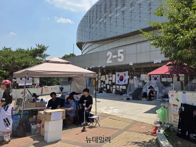 "어르신 '고맙다' 한마디에 힘을 냈다" … 13일째 현장 지키는 20대 자원...

"처음부터
